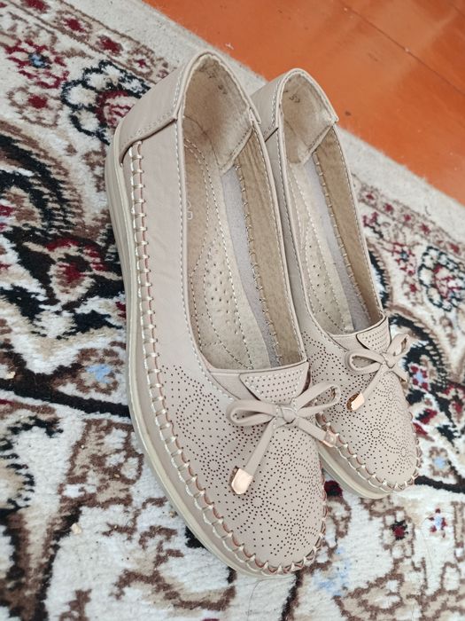 Продам женскую обувь