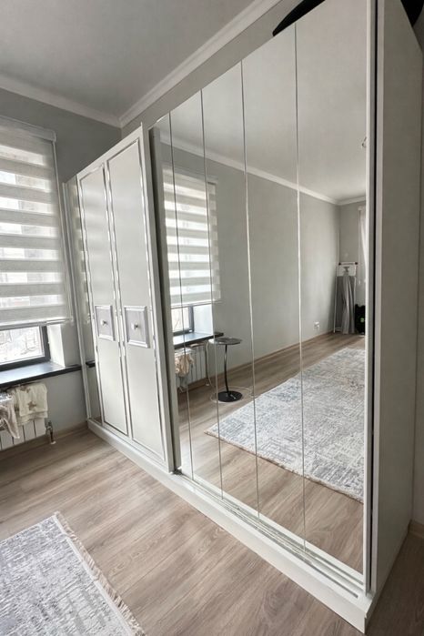 Продам шкаф купе с зеркалом