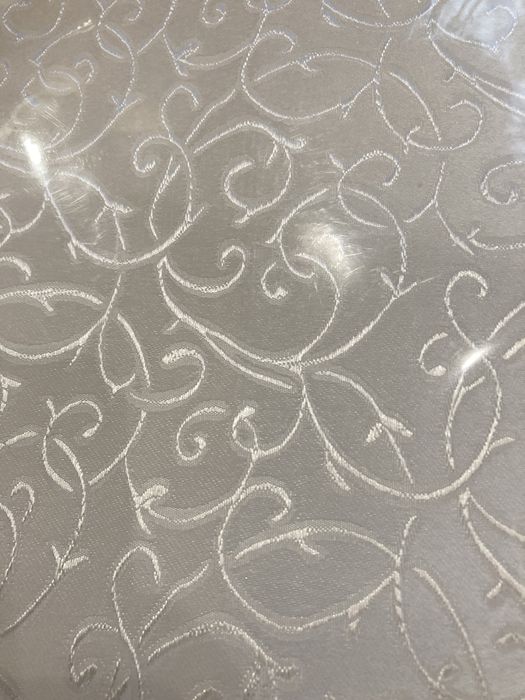 Продаю 2 одинаковые скатерти.