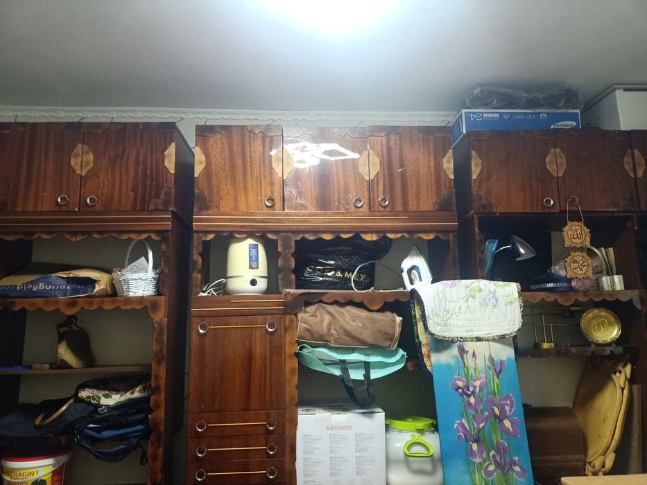 Отдам даром старую стенку