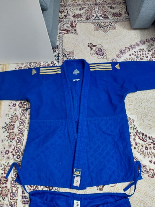 Продается кимано IJF 180