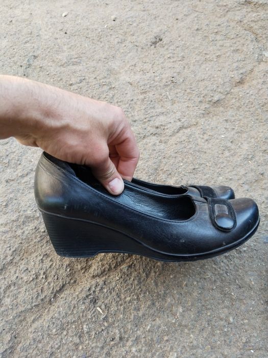 Продам женские туфли