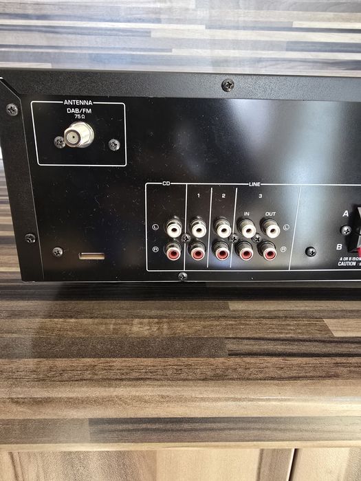 Продавам ресивър Yamaha R-S202D