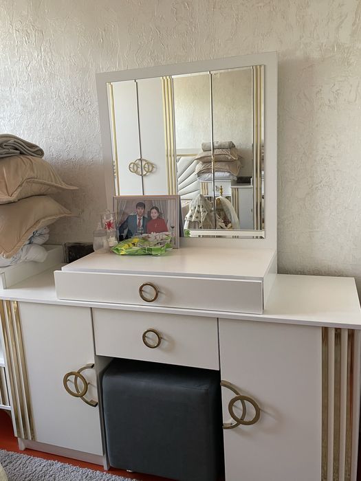 Спалный гарнитур сатылады.