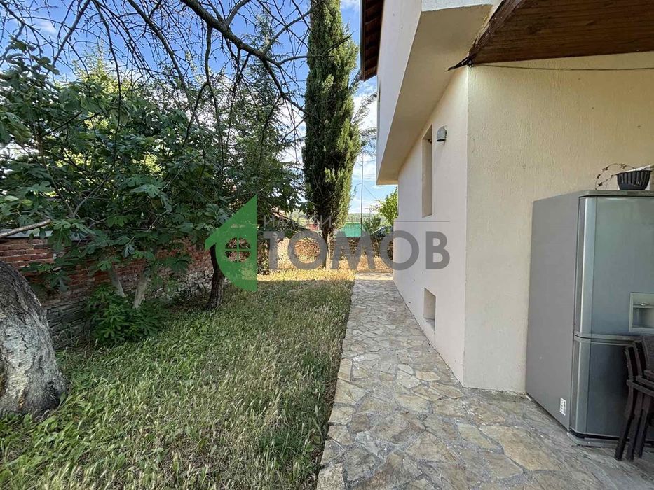 Прекрасна триетажна къща в село Яворово