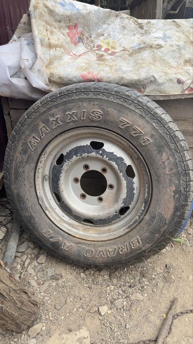 Запаска на хайлюкс 225/75R15