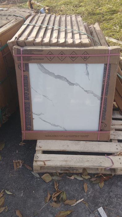 Продам кафель в наличии.