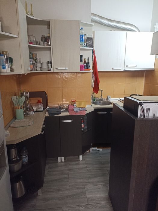 Vând apartament 2 camere, curte comuna, ultracentral