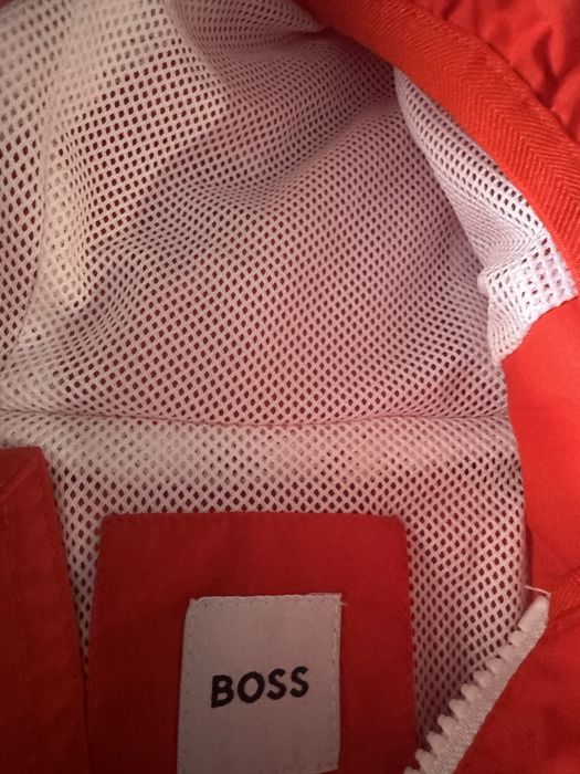 Hugo ветровка червена