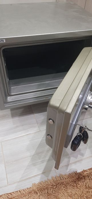 Продам сейф TOPAZ BS D370