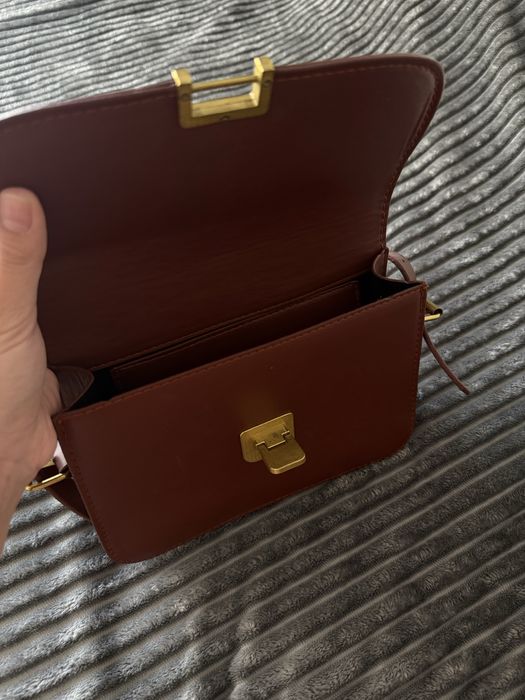 Сумка коричневого цвета