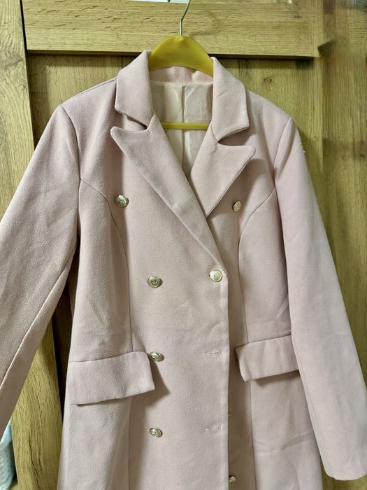 Бледорозово палто