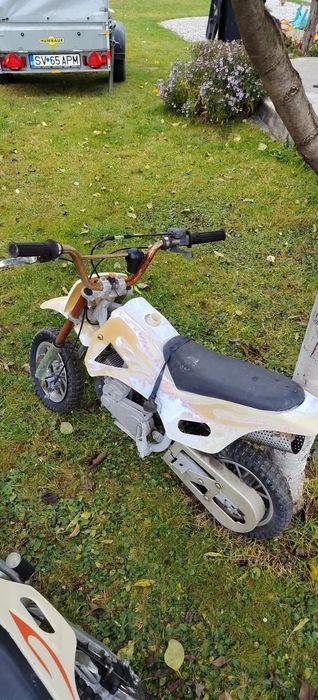Doua pocket bike pe benzina pentru copii