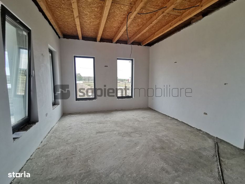 De vânzare casă cu 4 camere, la nivel semifinisat, Cihei