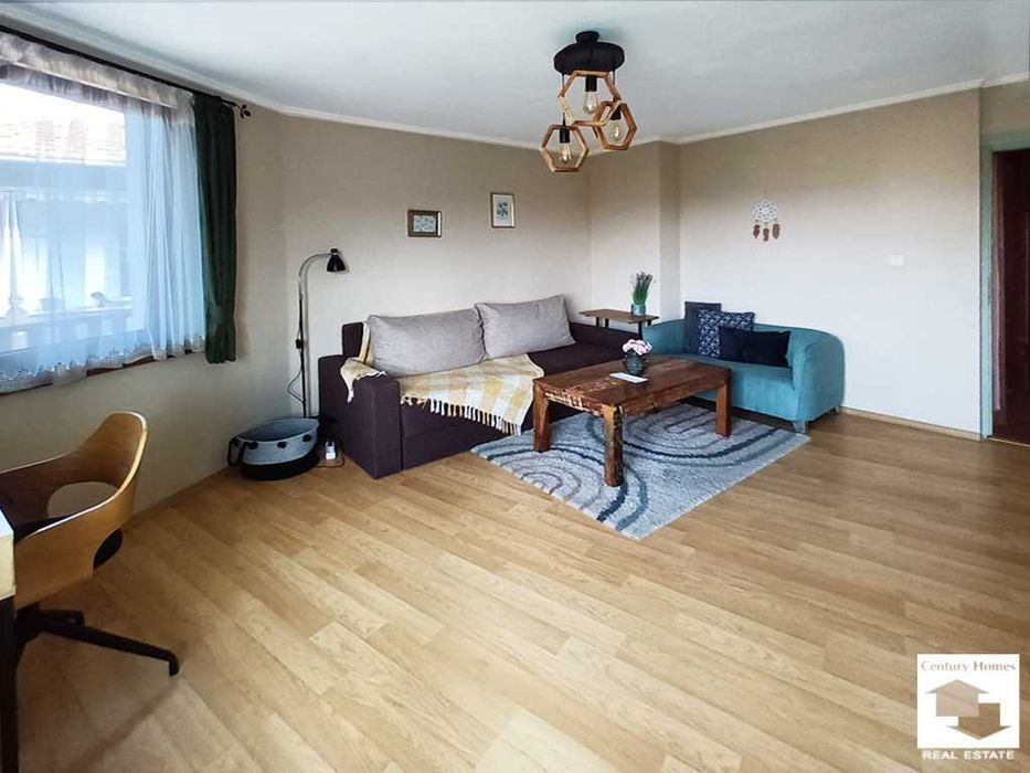 104952 Панорамен тристаен апартамент в центъра на В. Търново