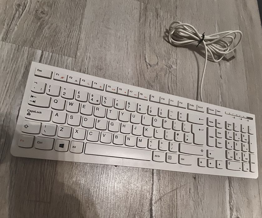 Vand tastatura de la LENOVO