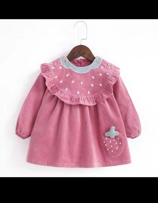 Платье для девочки. С клубничкой.