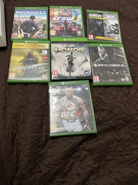 Consolă Xbox One S + 14 Jocuri (EA FC 25, Dark Souls 3, Mortal Kombat XL)