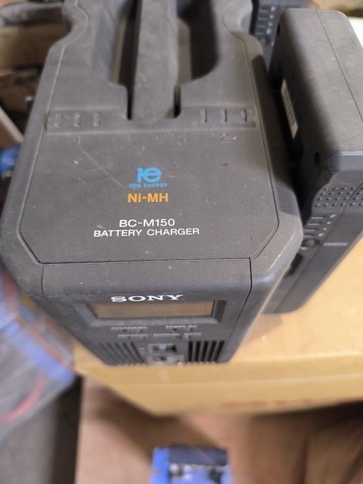 Зарядное устройство Sony BC-M150