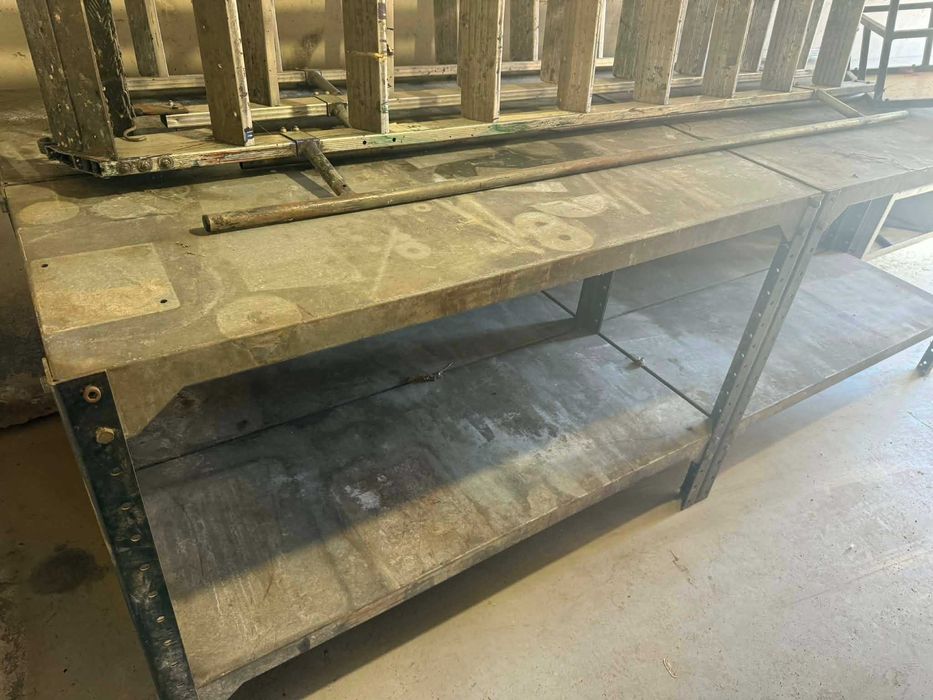 Метална работна маса