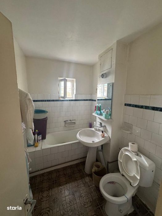 Apartament 3 camere, 68 mp, zona Rovine
