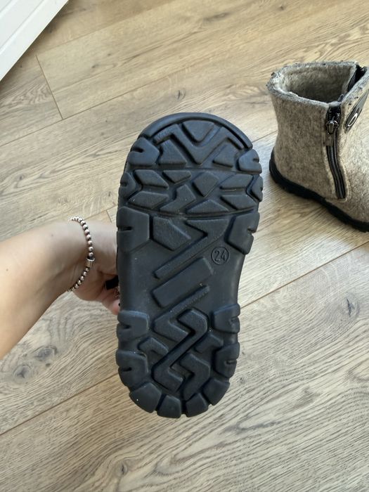 Продам детские зимние сапоги