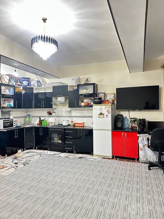 Kvartira sotiladi yangi bozor Hamrozni oldida 3xona 120 kvadrat skvazn