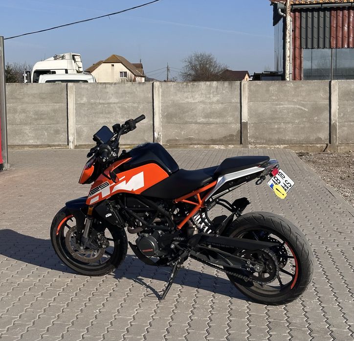 Vând  KTM duke 125