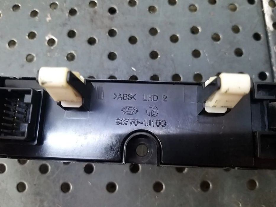 Buton avarii trip display hyundai i20 93770-1j100