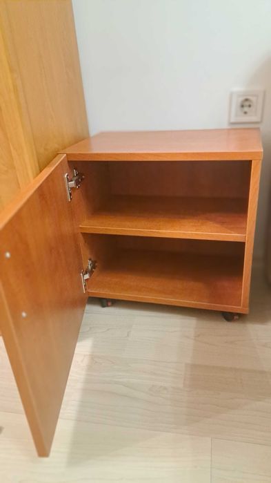 Горен шкаф за коридор + подарък малко шкафче