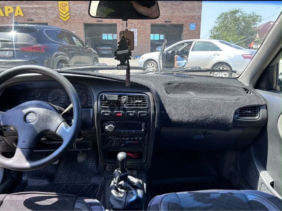 Продам Nissan Premier