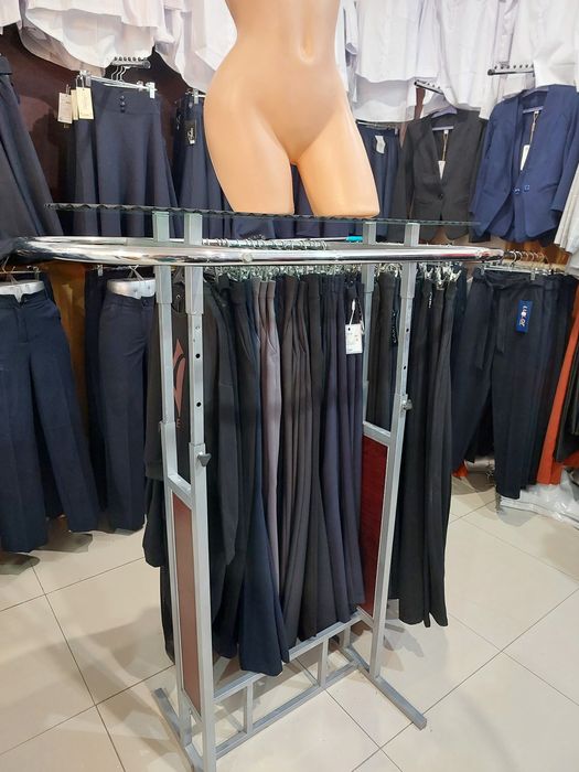 Продам стойку для одежды.