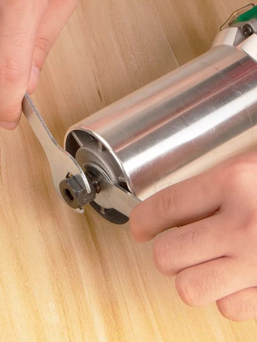 Кромочный фрезер  используется для изготовления кромок