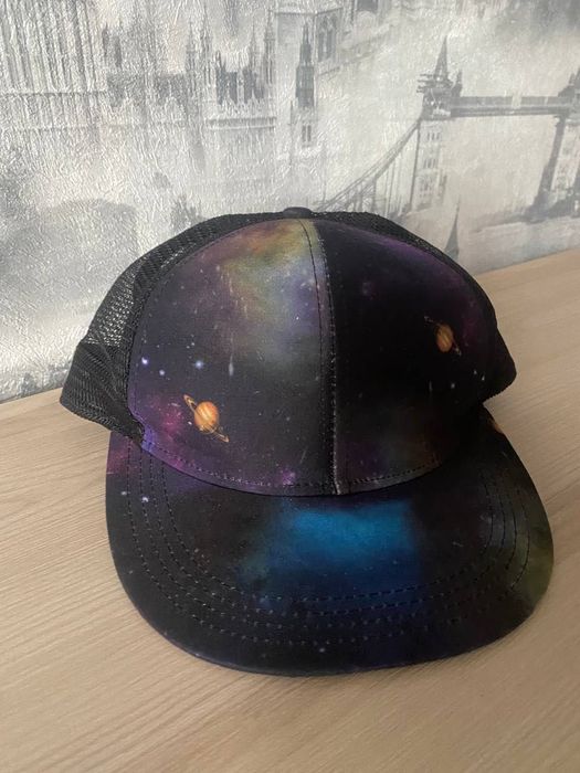 Кепка с космическим принтом
