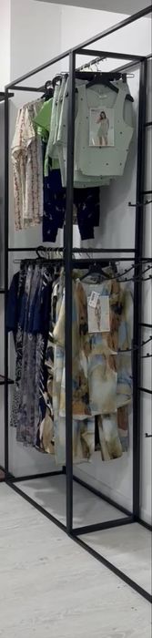 продается стойка для магазина одежды.(рейл)