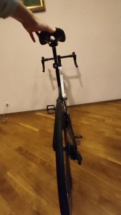 Продается шоссейный велосипед от Giant (звонить по существу)