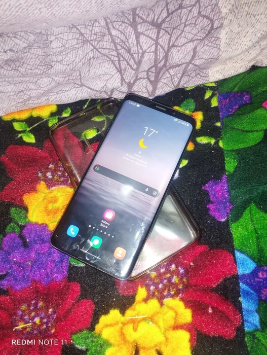 Samsung s 9 + не битый нету трешин в стекле и т.д  Память 6/256 Gb