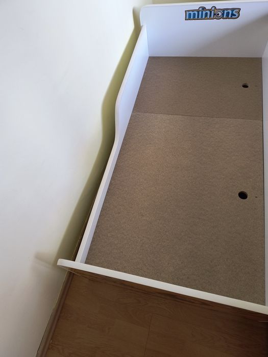 Pat copil  cu minioni .