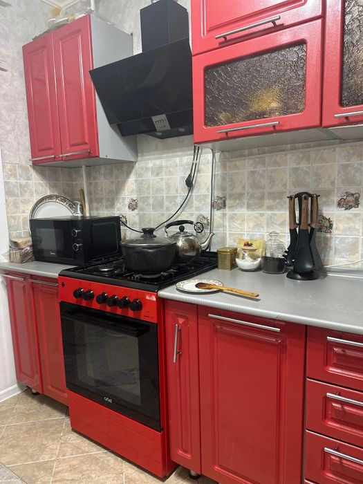 Продам кухонный шкаф и газ плиту