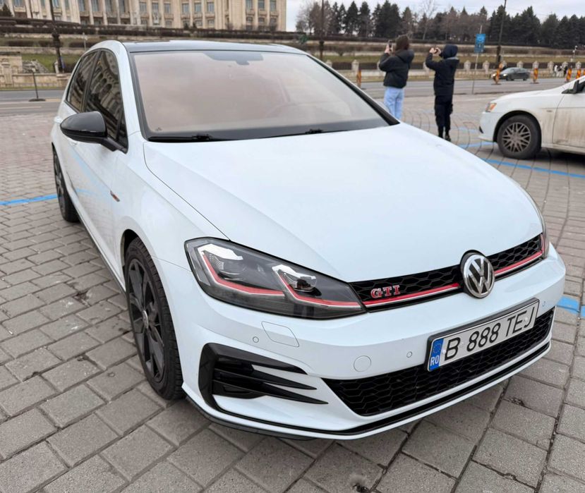 VW Golf 7.5 GTI Performance 2.0TSI DSG ACC LED DCC Navi Pano