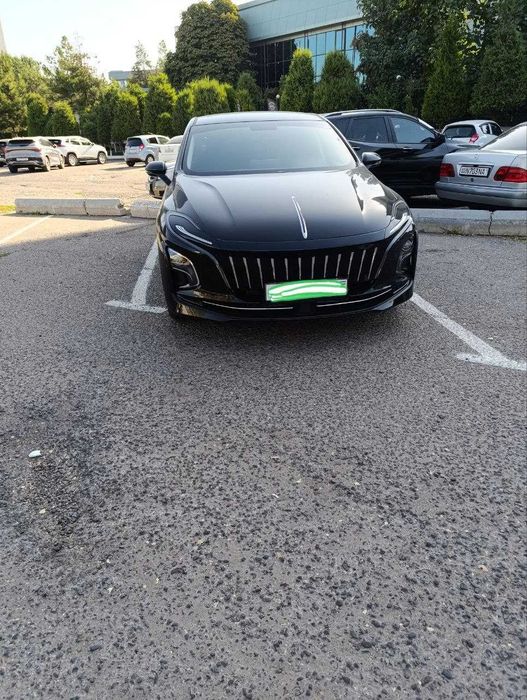 Срочно Продается Hongqie e-qm5 500km.