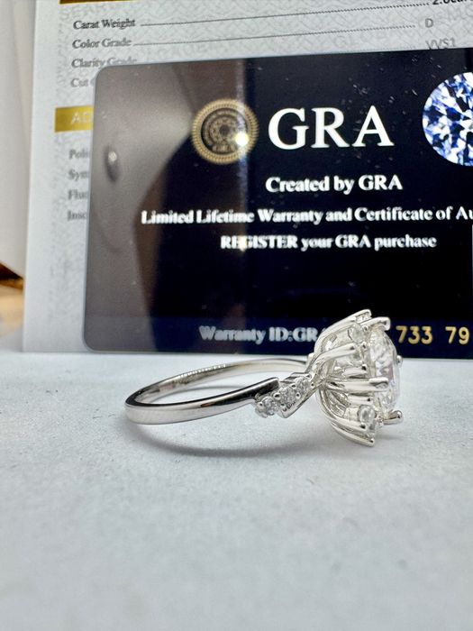 Сребърен пръстен с мойсанит (Диамант) 2 карата