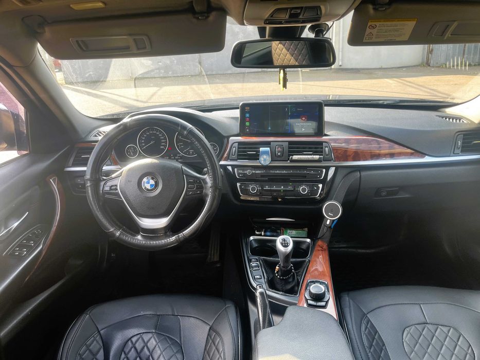 BMW F30 - 318D Navigație  • Apple CarPlay • Cameră Marșarier