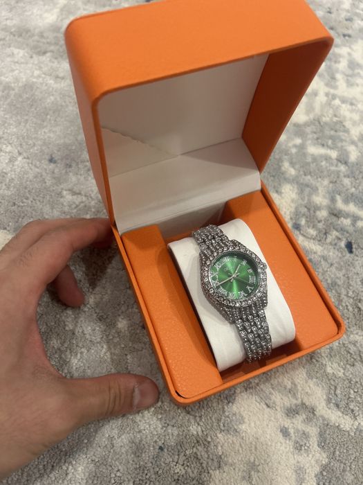 Часы женские новые