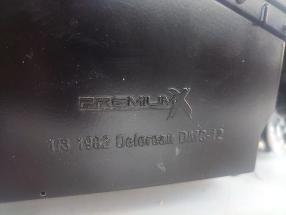 DELOREAN DMS 12 лят модел в мащаб 1/8 
Back to the Future
Premium 1982