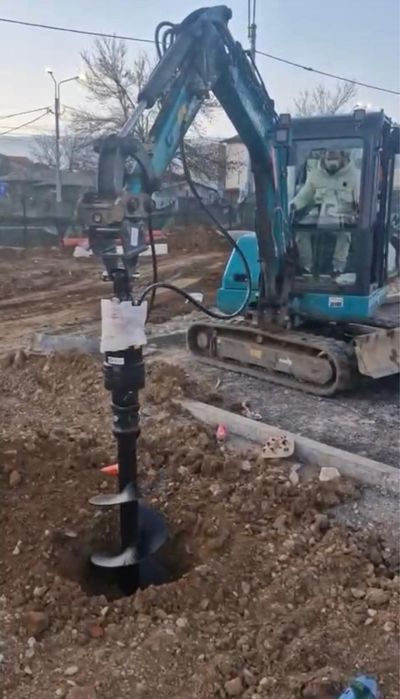 Miniexcavator de inchiriat