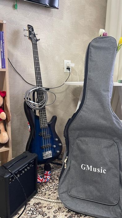 Бас гитара в очень хорошем состоянии.