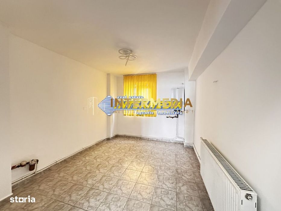 INCHIRIERE Spatiu Comercial CETATE Bulevard 34 mp. Centrala Termopane