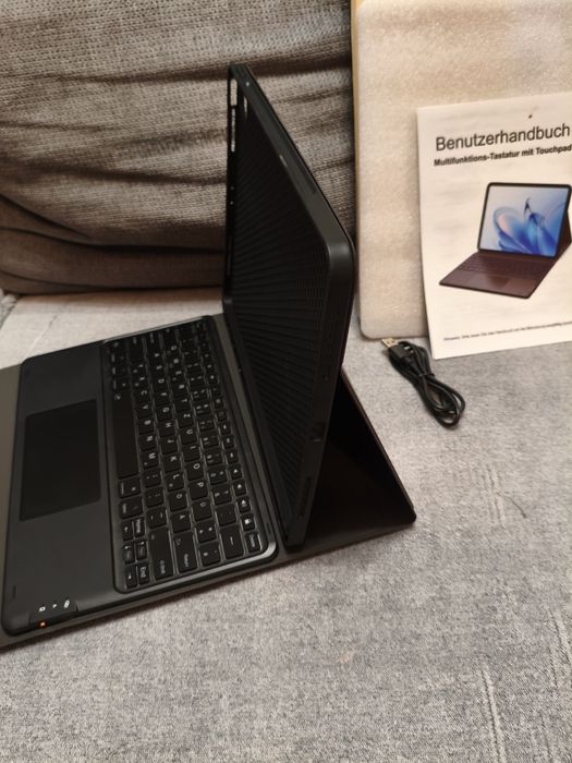 Husă cu tastatură pt iPad Air 13” M3 2025  M2 2024 și iPad Pro 12.9”