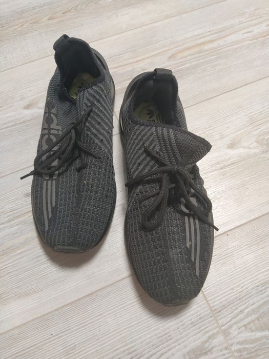 Продавам маратонки Адидас
